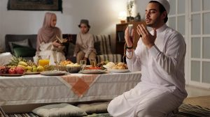 كيفية الجمع بين العبادة والعمل في رمضان