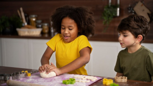 طرق مبتكرة لتعليم الأطفال مهارات حياتية منذ الصغر