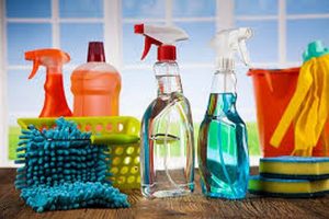 أفضل المكونات الطبيعية لصنع منظف منزلي آمن وفعال