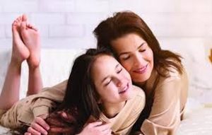 ما هي طرق تحسين التواصل الأسري بين الآباء والأبناء؟