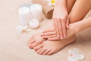 ما هي خلطة تنعيم اليدين وتبييضها؟