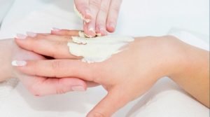 وصفة تبييض اليدين في 5 دقائق