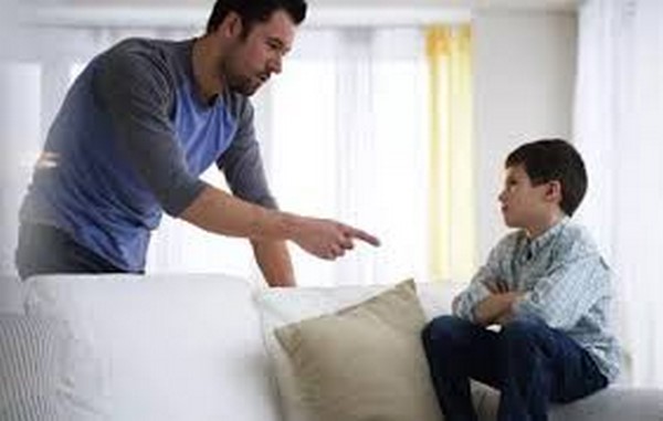 كيف تتعاملين مع الطفل العنيد بذكاء