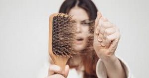 ما هو أسرع حل لوقف تساقط الشعر؟