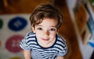 ما هي أسباب العناد الشديد عند الأطفال؟