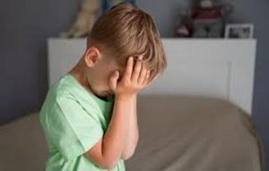 كيفية التعامل مع الطفل العنيد والعصبي والعدواني