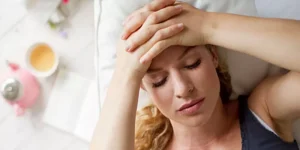 أسباب الصداع المستمر وكيف تتخلص منه بدون مسكنات