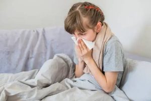 كيف أهدي كحة طفلي وقت النوم؟