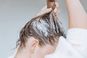 ازاي اعمل مرطب للشعر في البيت؟